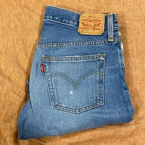 Levi boyfriend fit 501 size 27